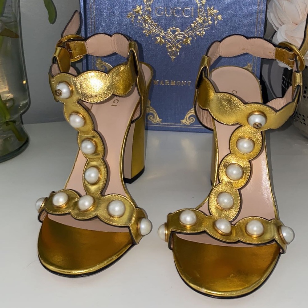 GUCCI WILLOW METALLIC PEARL SANDALS